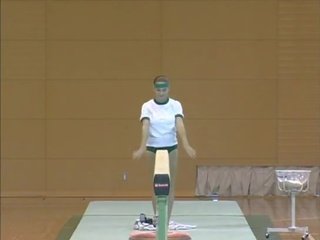 Corina - bez trička gymnastics