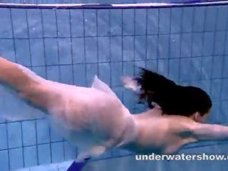 Andrea מופעים נחמד גוף מתחת למים
