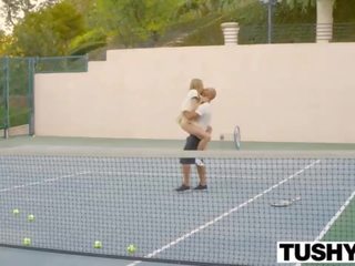 Ištvirkęs karštas šūdas su as tenisas treneris