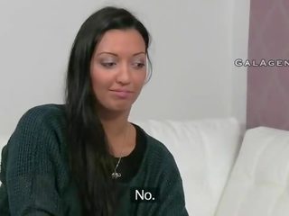 Incatusat amator hottie deget inpulit pe lesbiană auditie